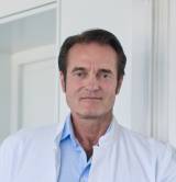 Portrait Dr. med. Christoph Reis, Düsseldorfer Privatklinik Dr. Reis GmbH, Klinik für plastische und ästhetische Chirurgie, Düsseldorf, Plastischer Chirurg, Facharzt für Allgemeinchirurgie
