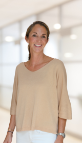 Portrait Dr. med. Anda Maria Nolden, Beauty Klinik an der Alster, Klinik für plastische und ästhetische Chirurgie, Hamburg, Plastische Chirurgin