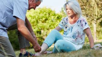 Wie wird ein Achillessehnenriss aufgrund altersbedingter degenerativer Veränderung behandelt?