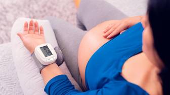 Wie äußert sich Bluthochdruck in der Schwangerschaft und was kann man dagegen tun?