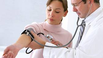 Bluthochdruck – welche Symptome können bei einer Frau auftreten?