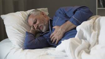 Warum treten Herzrhythmusstörungen nachts im Liegen auf?