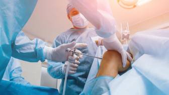Inwiefern ist bei einem Meniskusriss eine Kniearthroskopie sinnvoll?
