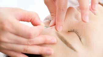 Inwiefern kann Akupunktur bei Kopfschmerzen helfen?
