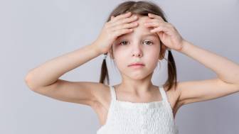 Kopfschmerzen bei Kindern – was sind die Ursachen und was kann man dagegen tun?
