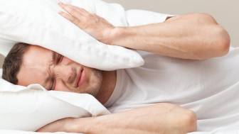 Welche Gründe haben Kopfschmerzen nach dem Schlafen?