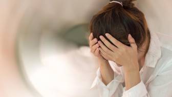 Inwiefern können Kopfschmerzen Schwindel und Übelkeit hervorrufen?