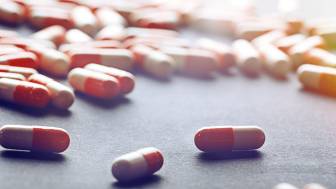 Inwiefern können Antibiotika die Gefahr von Magenkrebs verringern?