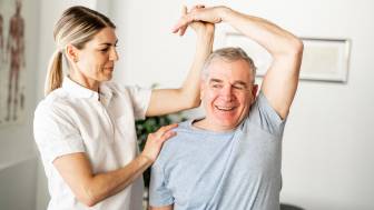Inwiefern hilft Physiotherapie bei Morbus Bechterew?