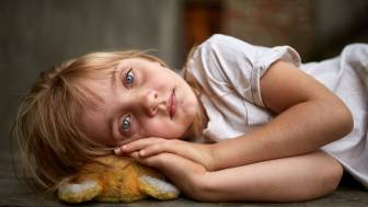Welche Schlafstörungen treten bei Kindern auf und wie werden sie behandelt?