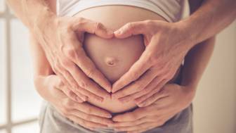 Was müssen Frauen mit einem Ventrikelseptumdefekt (Loch im Herz) während der Schwangerschaft beachten?