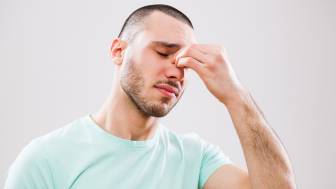 Welche Symptome treten bei einer Sinusitis typischerweise auf?