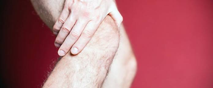 Wie wird eine Schleimbeutelentzündung am Knie behandelt?