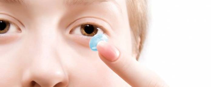 Kontaktlinsen: Arten, Anpassung und Pflege 