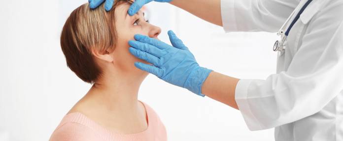 Wann sollte man mit einer Bindehautentzündung zum Arzt?