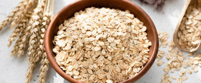 Haferflocken in Schüssel