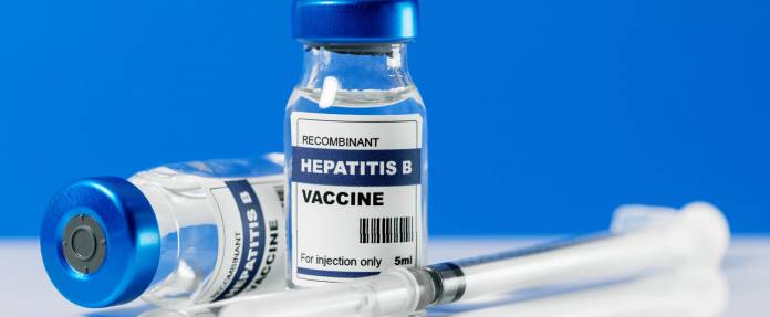 Hepatitis B Impfstoff und Spritze