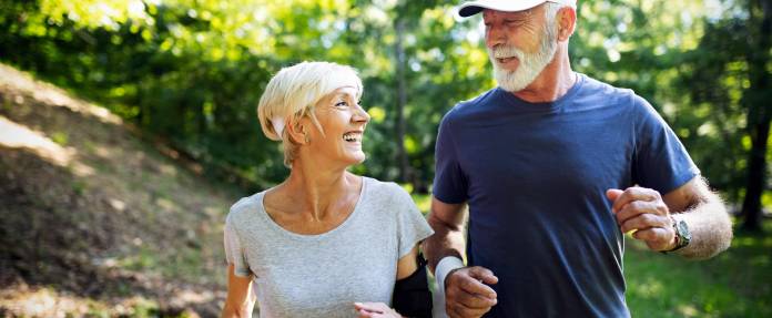 Älteres Paar beim Joggen