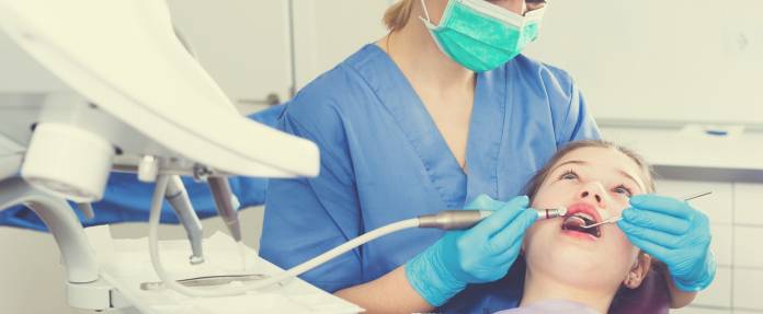 Zahnarztbehandlung Kind