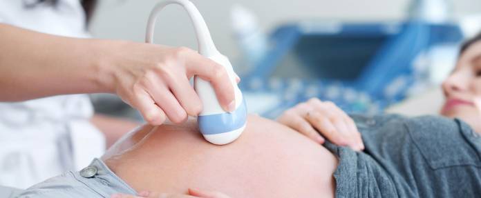 Ultraschalluntersuchung bei schwangerer Frau