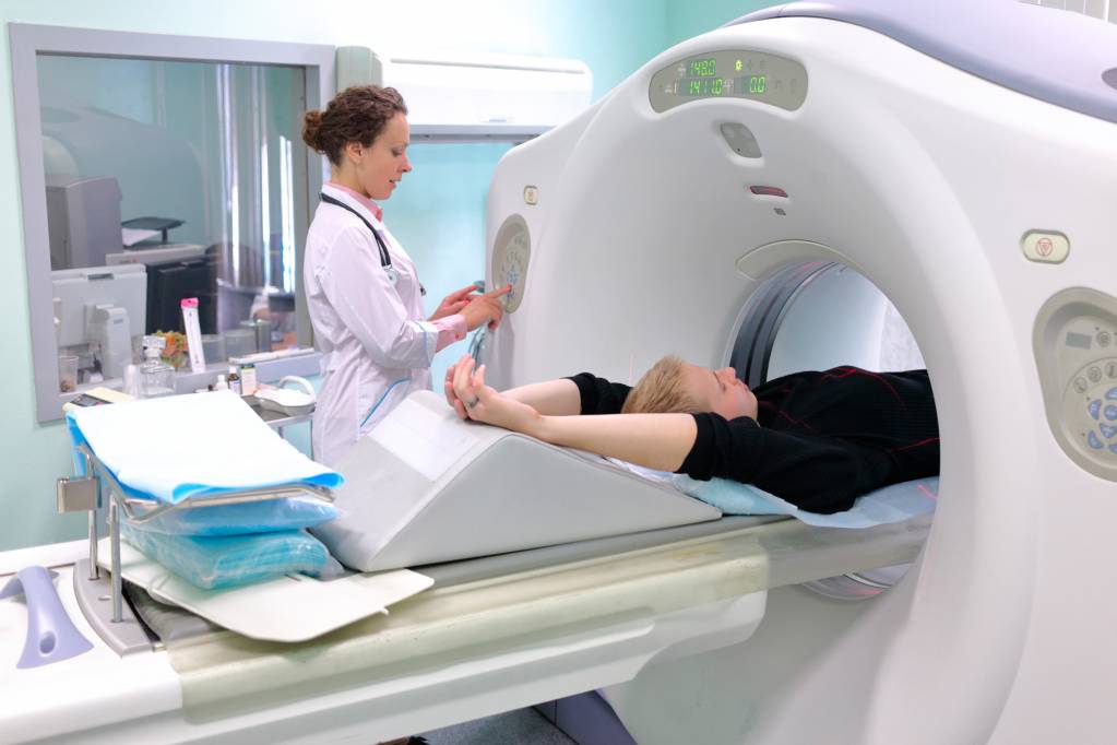 Beckenbruch Ursachen Symptome Behandlung Reha