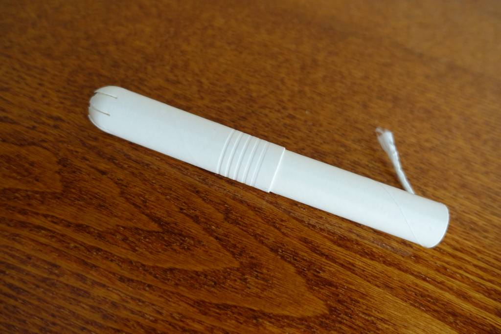 Hilfe tampon einführen Tampon in