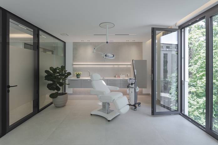 , Dr. med. Caroline Kim, Praxis für Plastische Chirurgie Dr. med. Caroline Kim, München, Plastische Chirurgin, Facharzt für Plastische, Ästhetische und Rekonstruktive Chirurgie