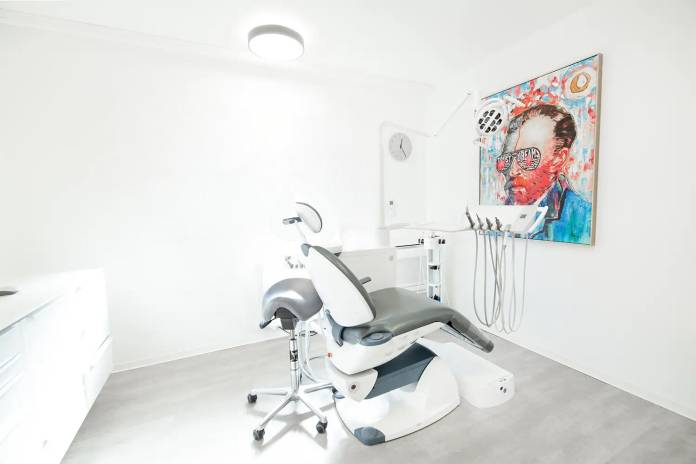 , Dr. David Morlock, Zahnärzte am Kelterplatz - Zahnarzt Pforzheim, Pforzheim, Zahnarzt