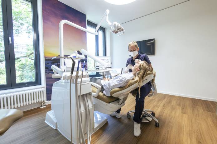 , Dr. Kristina Schneid, Zahnärzte am Diako Augsburg - Schneid & Kollegen, Augsburg, Zahnärztin