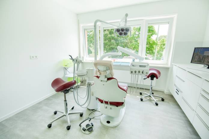 , Lennart Klein, Zahnärzte in Pforzheim - WKF 130, Pforzheim, Zahnarzt