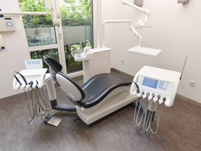 , Dashne Radha, Zahnarztpraxis Dr. Hahn Ferreira & ZÄ Radha, Saarbrücken, Zahnärztin