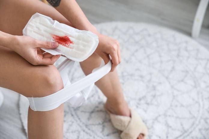 Gebärmutterkörperkrebs: Warnzeichen Blutung nach Menopause